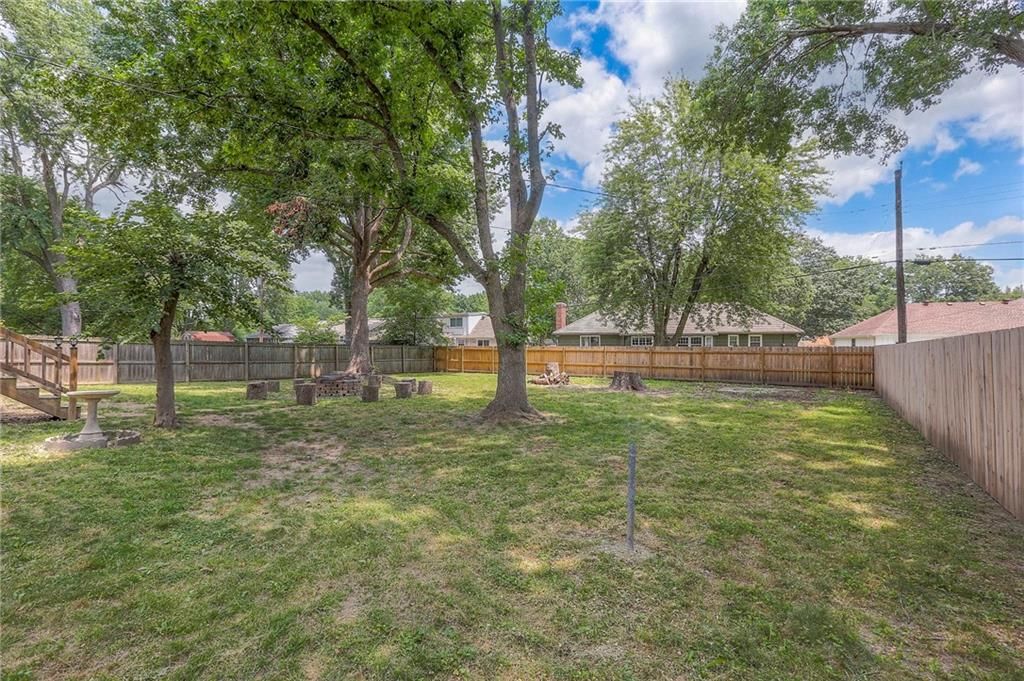301 Manor Drive — photo 8