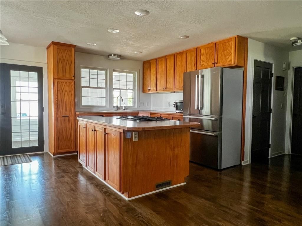 1138 S 138th Street — photo 15