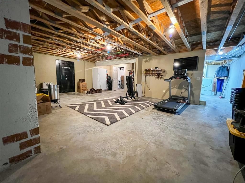 1138 S 138th Street — photo 26