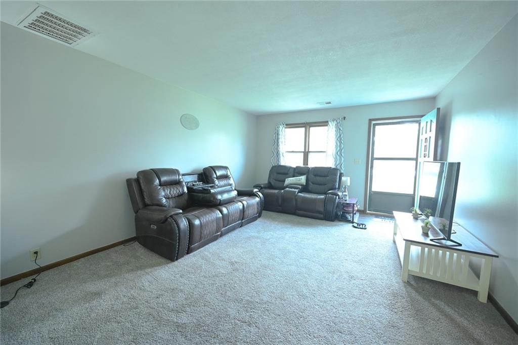 305 W Main Street — photo 17