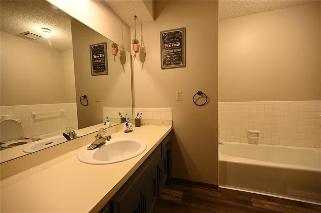 305 W Main Street — photo 25