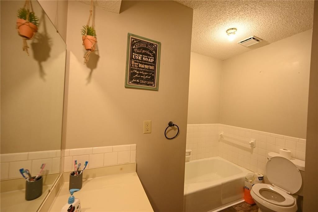 305 W Main Street — photo 26