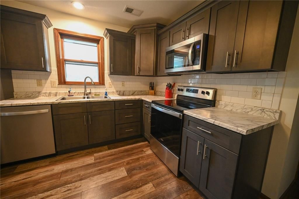 305 W Main Street — photo 10