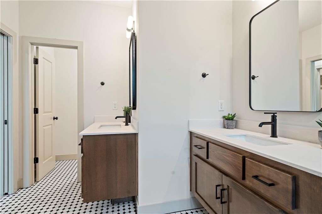 4332 Forest Avenue — photo 32