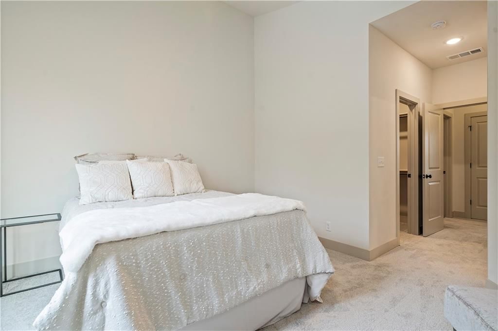 4332 Forest Avenue — photo 35