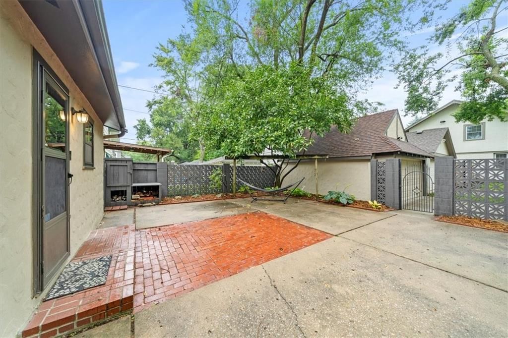 1 W Meyer Boulevard — photo 26