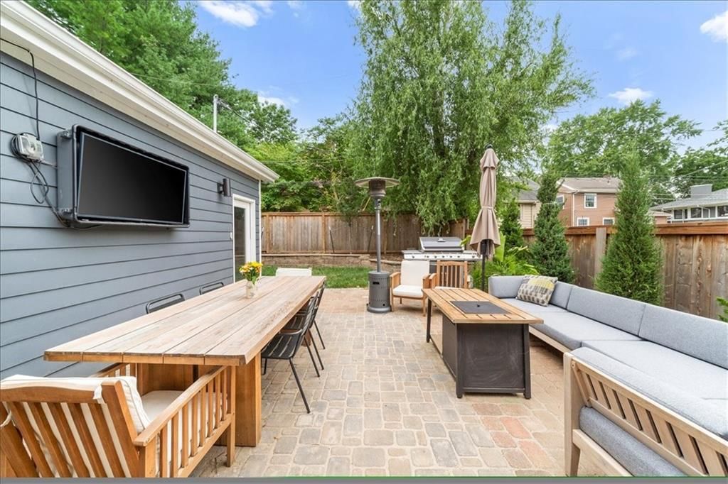 401 W 60th Terrace — photo 39