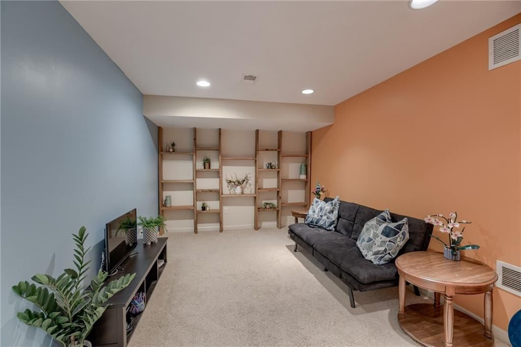 9006 N Hull Avenue — photo 41