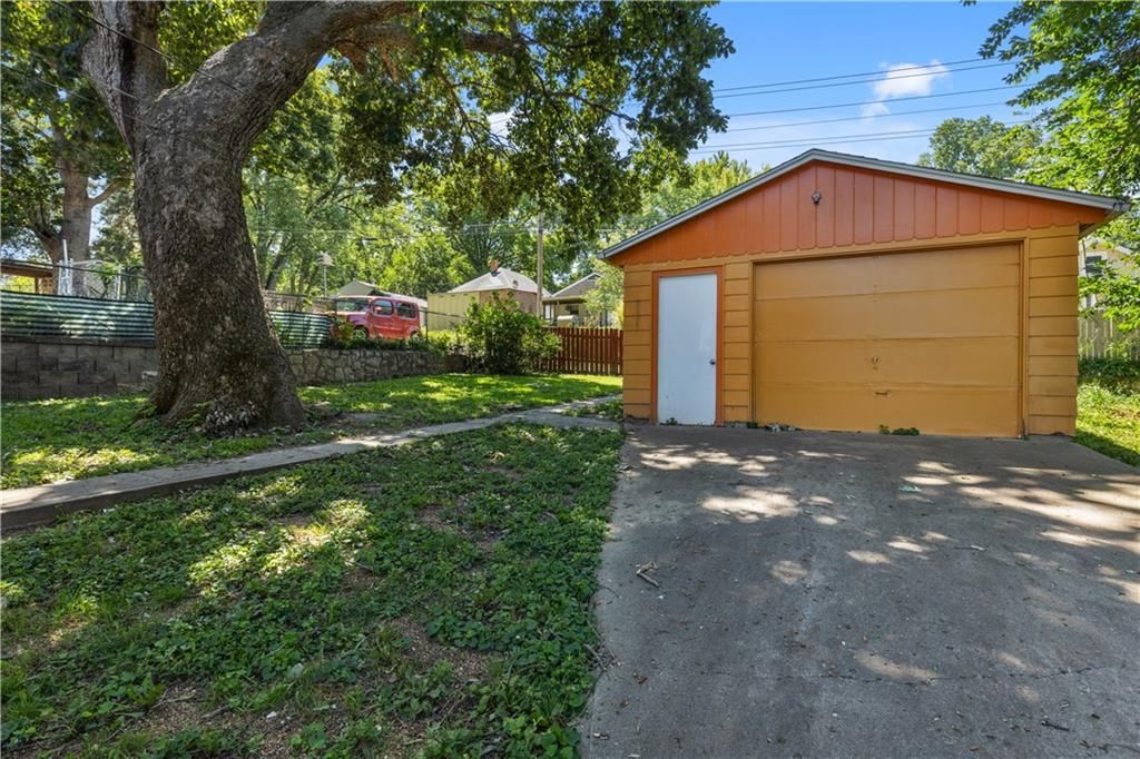 3320 Seneca Street — photo 16