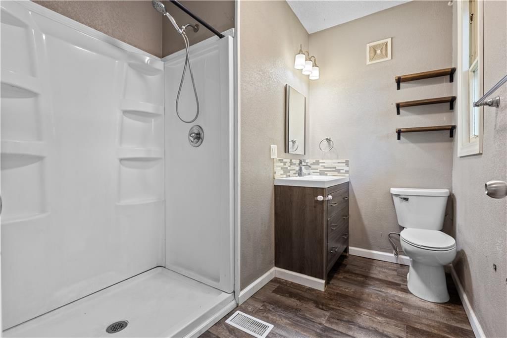 3320 Seneca Street — photo 8
