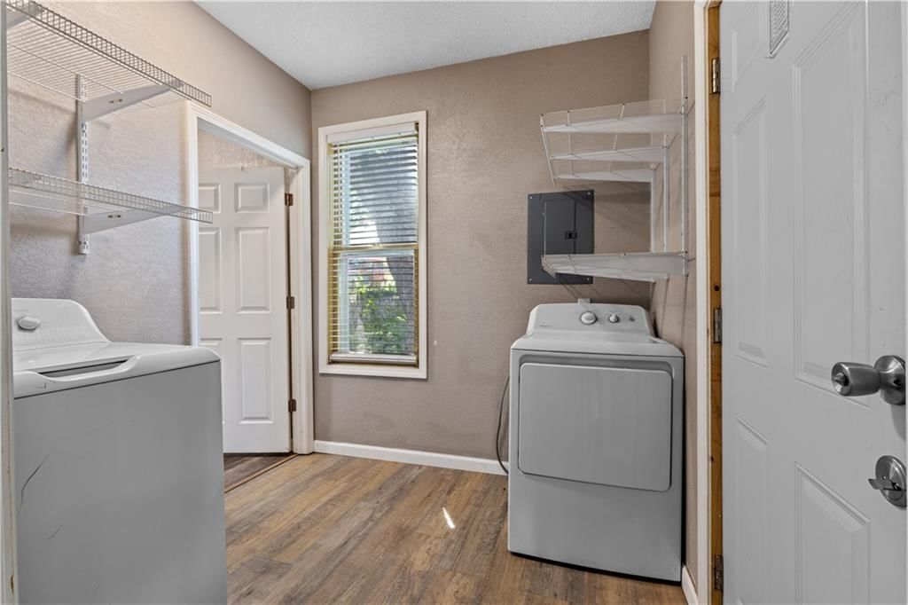 3320 Seneca Street — photo 9