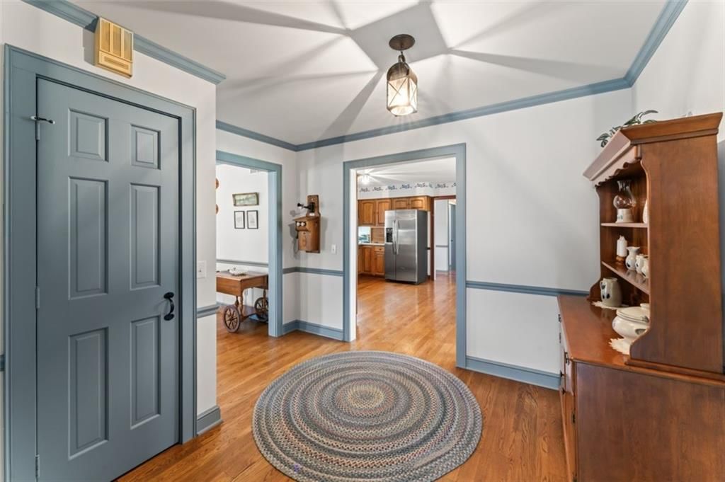 206 E 206 E Oak Street — photo 11