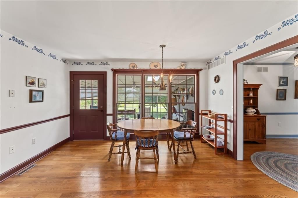 206 E 206 E Oak Street — photo 17