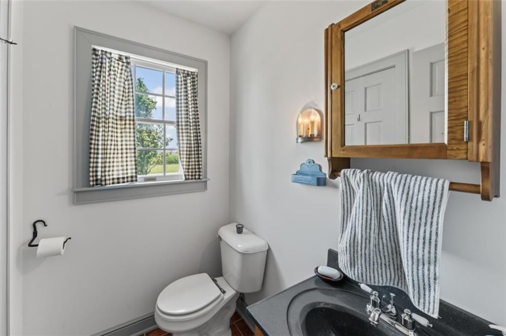 206 E 206 E Oak Street — photo 23