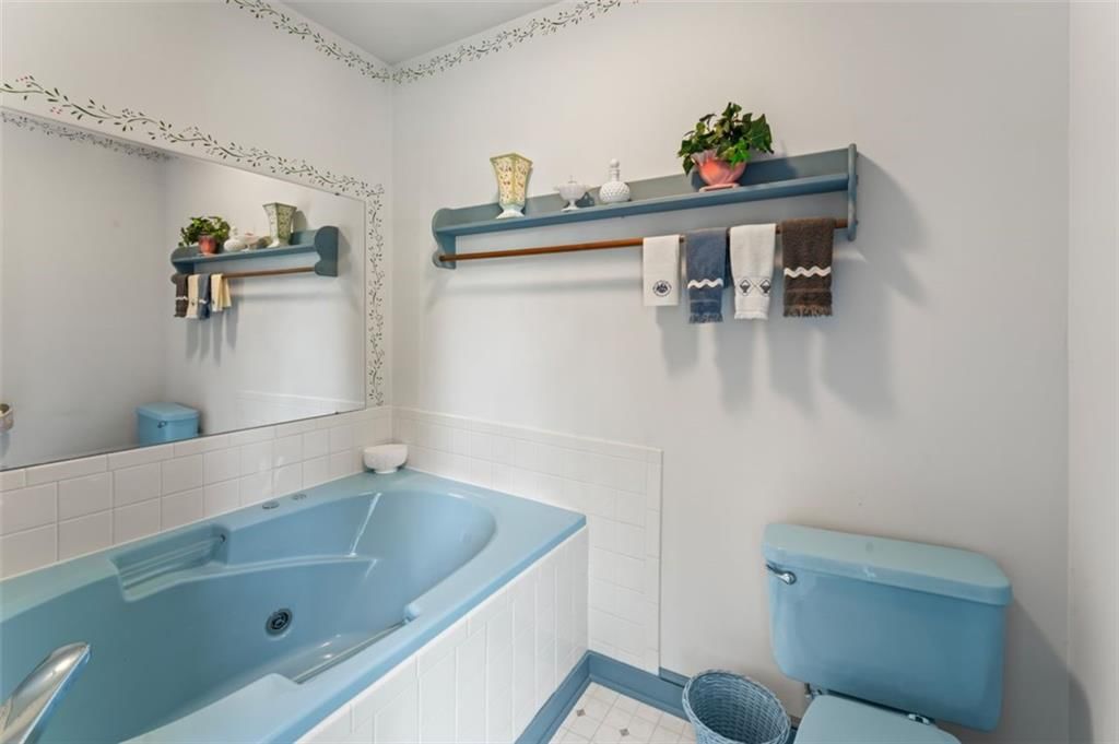 206 E 206 E Oak Street — photo 31