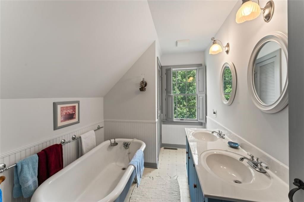 206 E 206 E Oak Street — photo 36