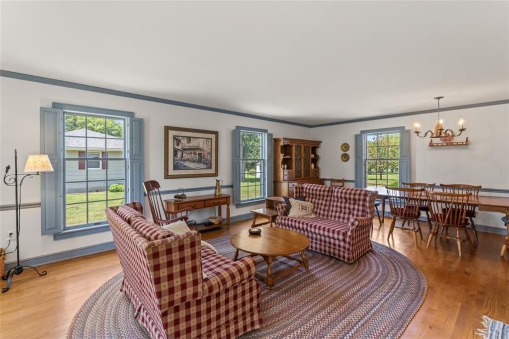 206 E 206 E Oak Street — photo 6