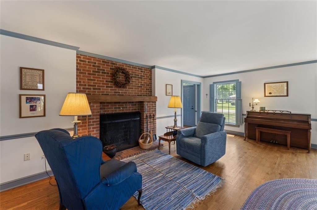 206 E 206 E Oak Street — photo 8
