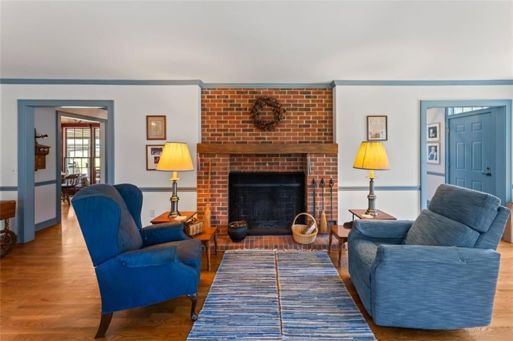 206 E 206 E Oak Street — photo 9