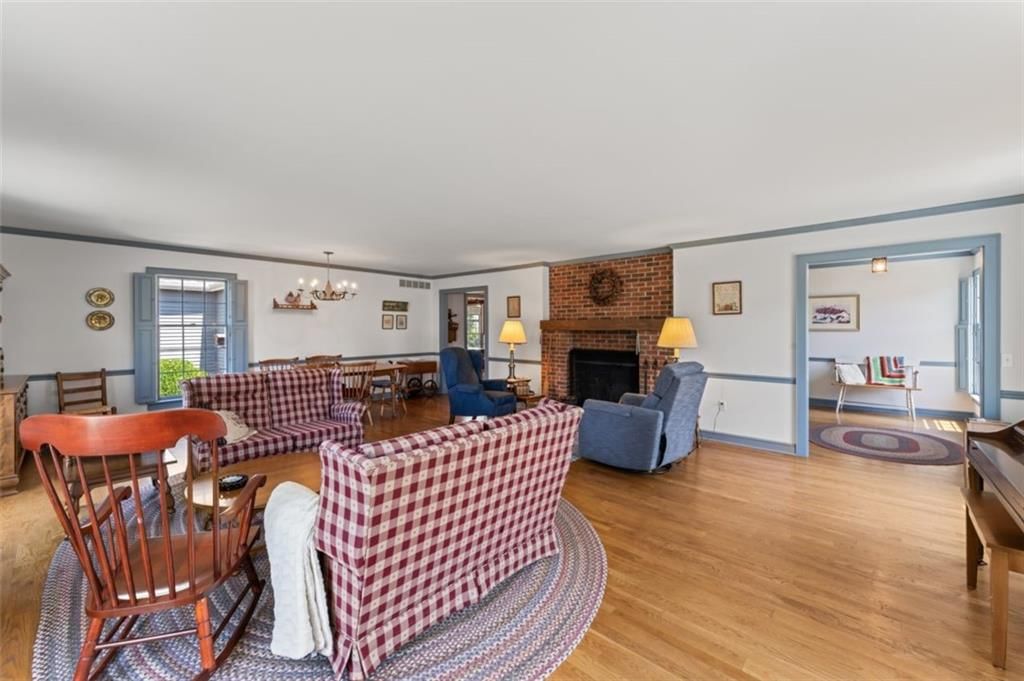 206 E 206 E Oak Street — photo 10