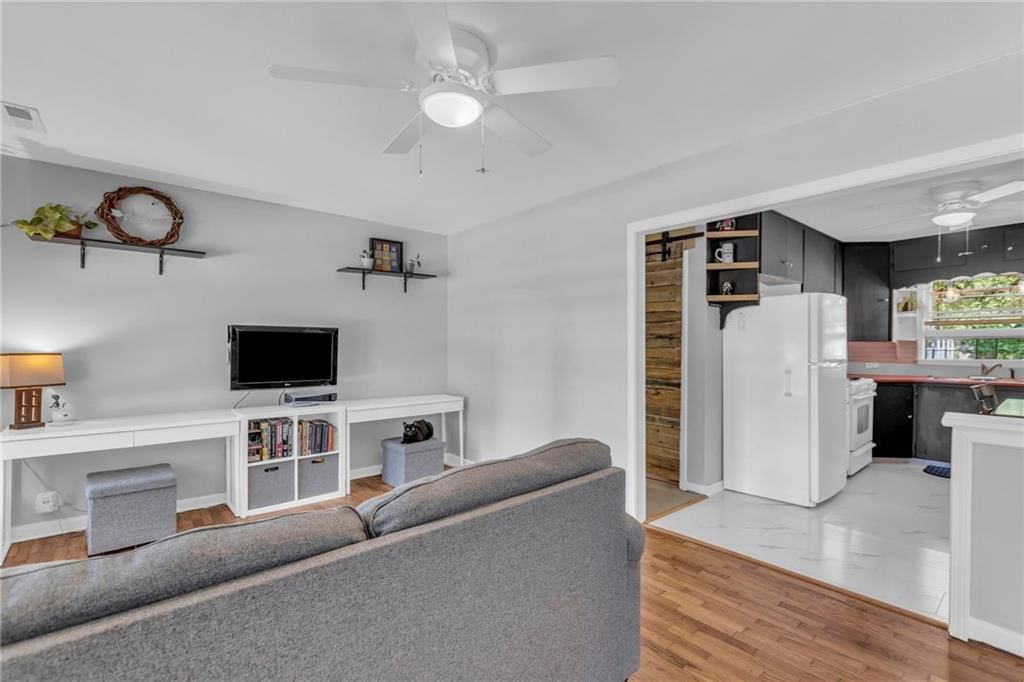 1122 S Cedar Street — photo 6
