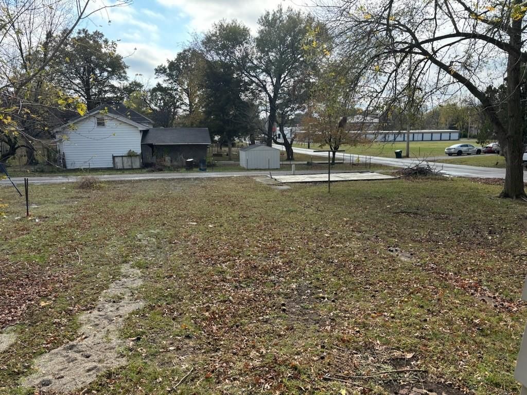 815 W 6th Street — photo 12