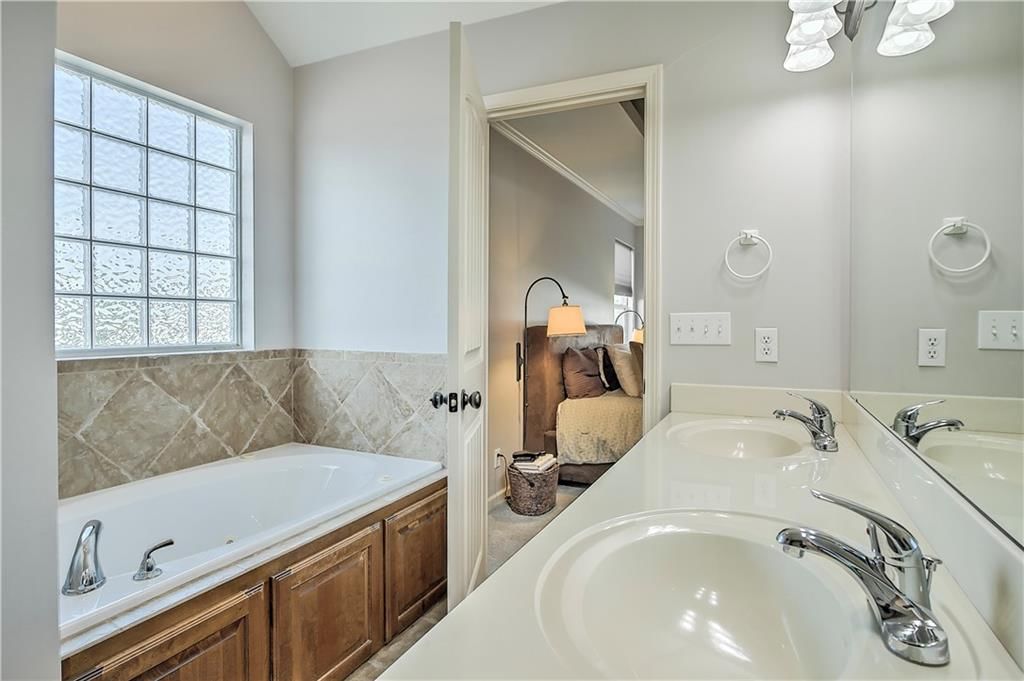 1409 NE Stonewood Drive — photo 24