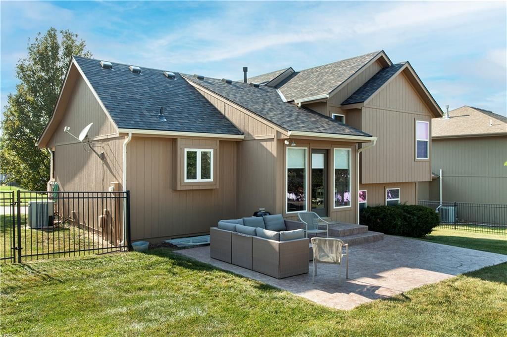 1409 NE Stonewood Drive — photo 31