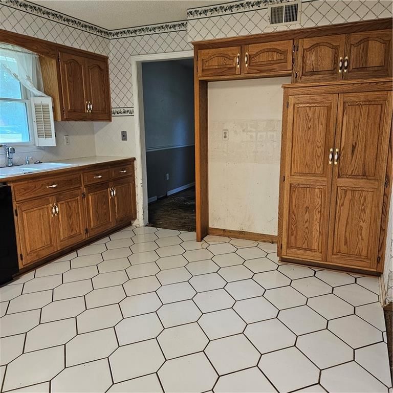 317 Berry Avenue — photo 10