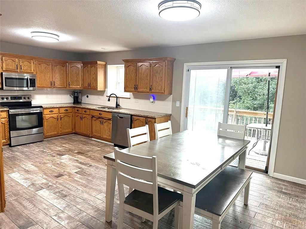 721 Moss Creek Drive — photo 8
