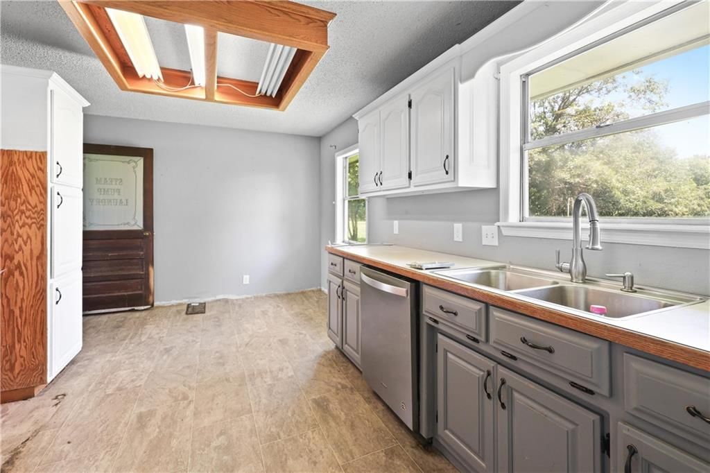 1215 Amherst Street — photo 13