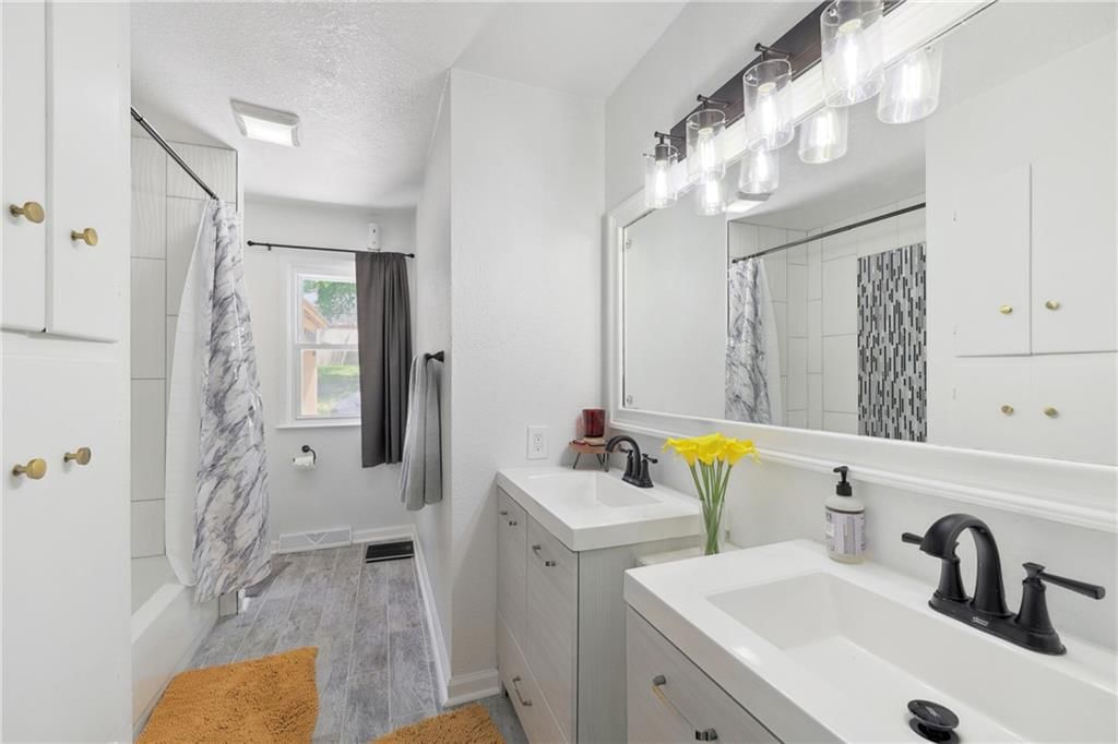 7821 Wallace Avenue — photo 13