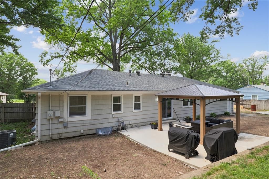 7821 Wallace Avenue — photo 25