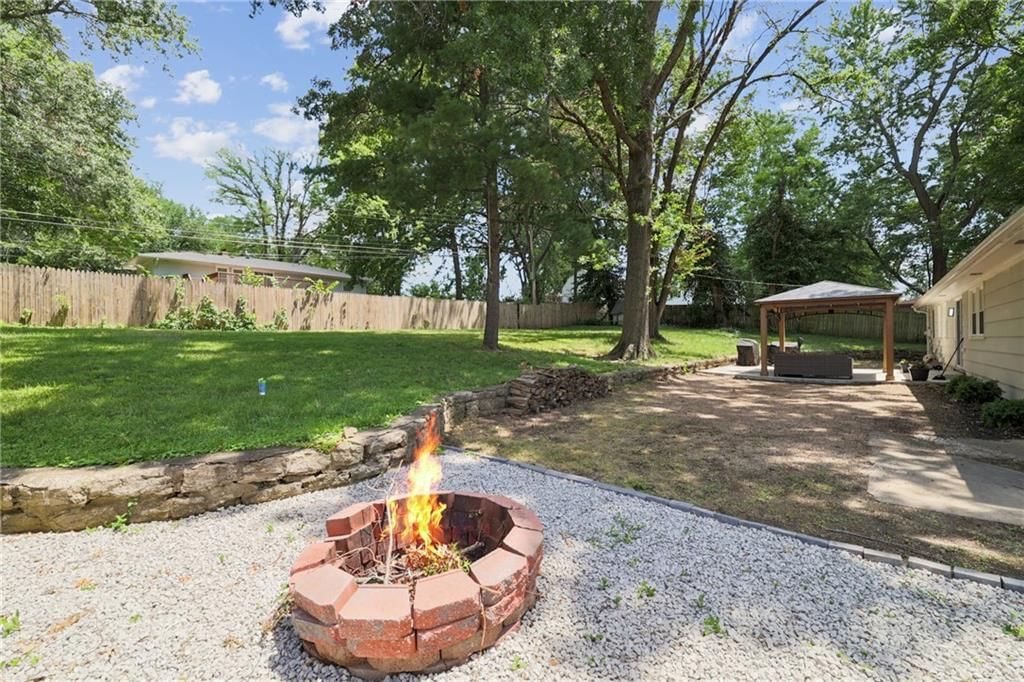 7821 Wallace Avenue — photo 27