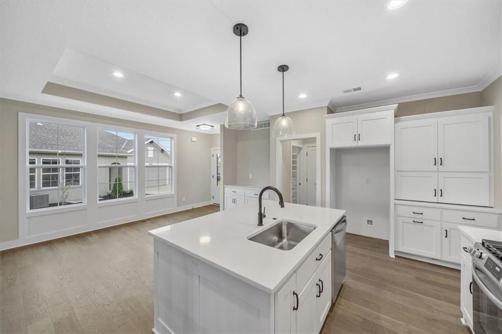 8262 Aurora Street — photo 2