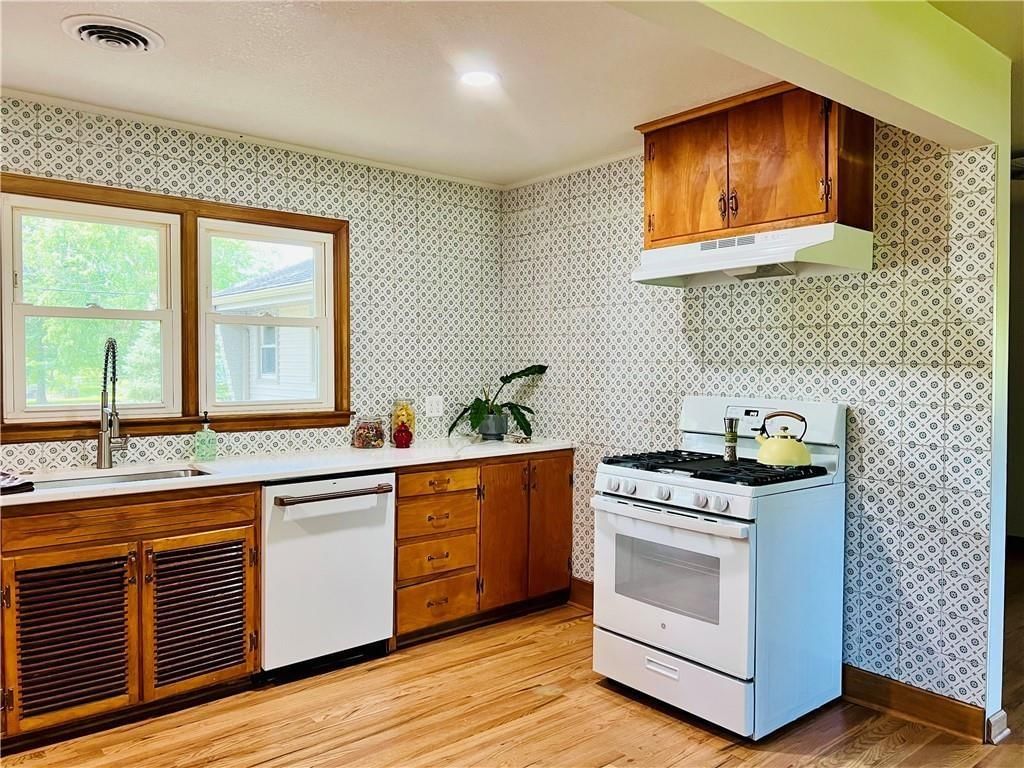 7039 N Charlotte Street — photo 8
