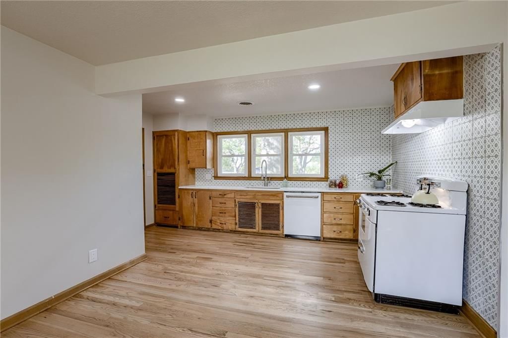 7039 N Charlotte Street — photo 9