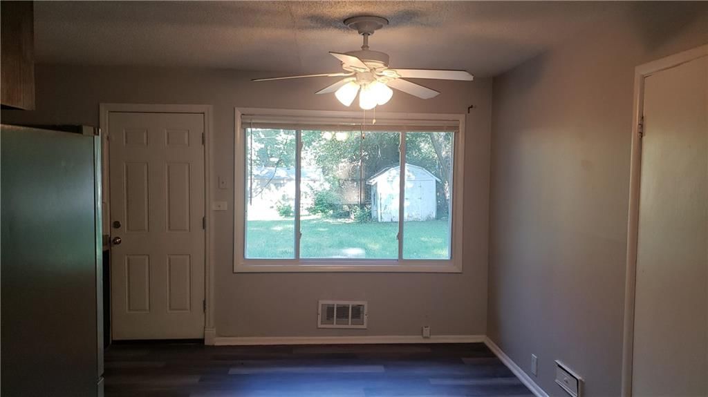 10807 Newton Avenue — photo 12
