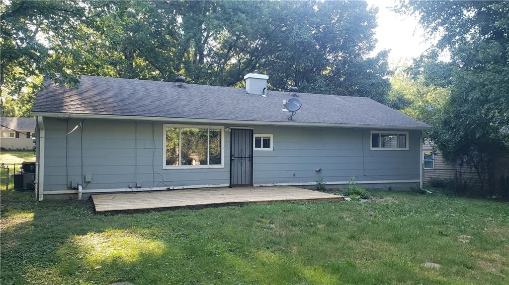 10807 Newton Avenue — photo 13