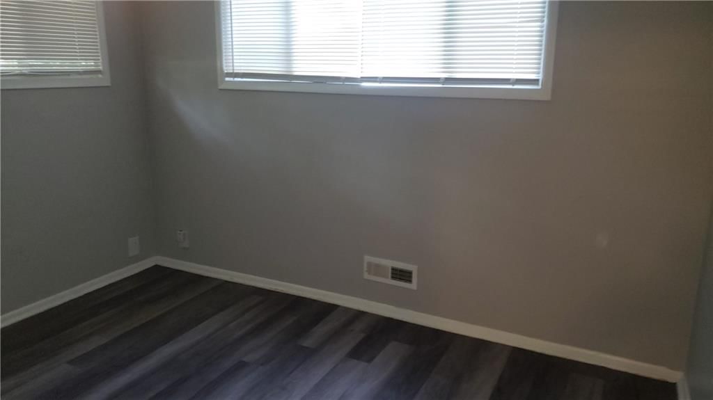 10807 Newton Avenue — photo 5