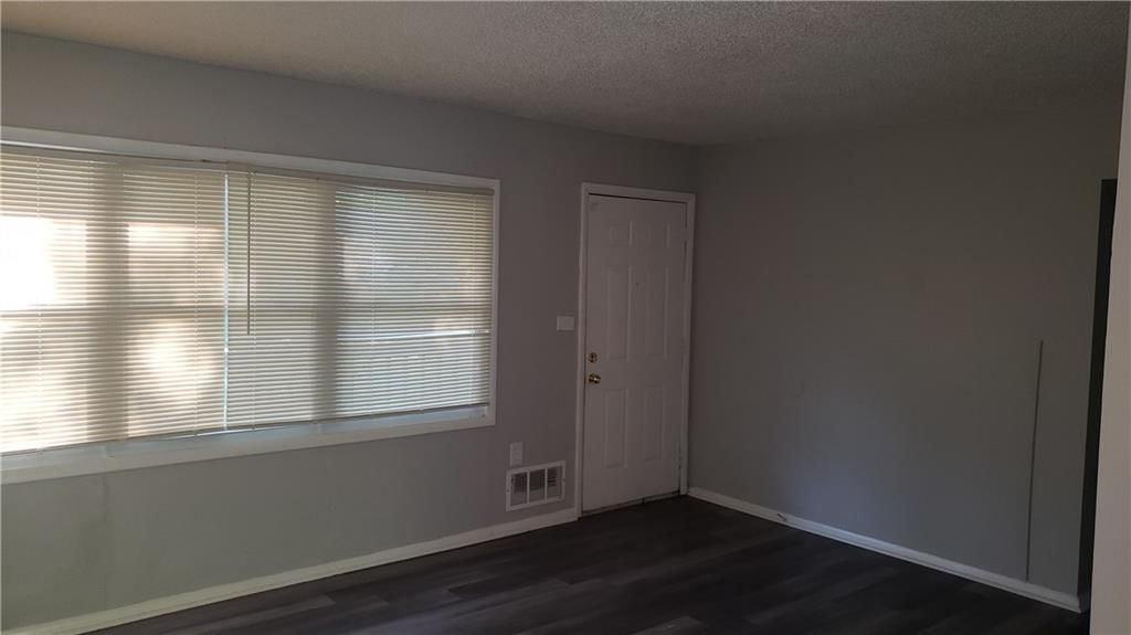 10807 Newton Avenue — photo 9