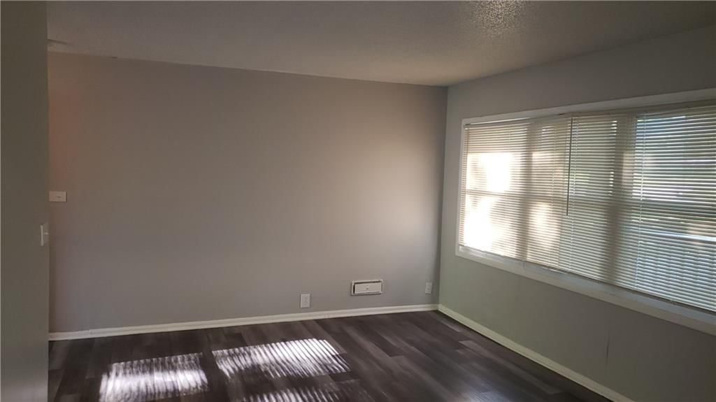 10807 Newton Avenue — photo 10