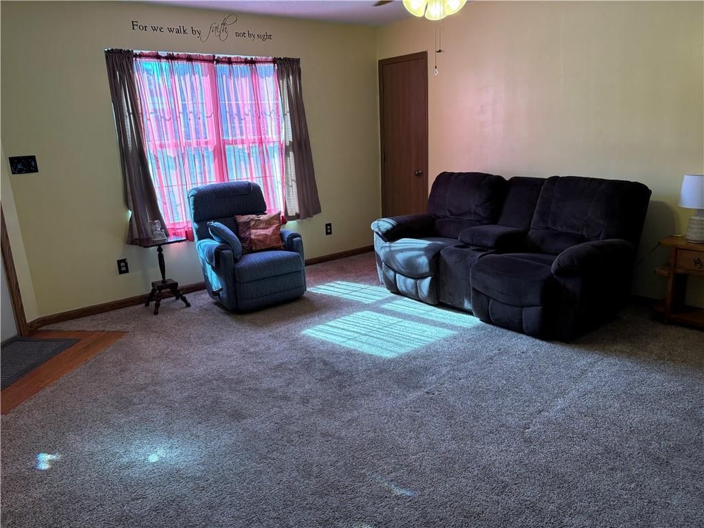 805 SW Clinton Street — photo 2