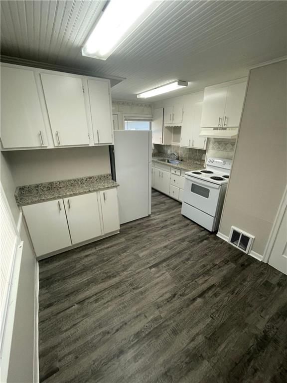 3901 CRESTVIEW Road — photo 10