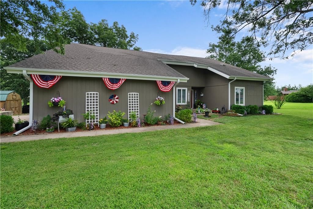 2924 Crown Drive — photo 2