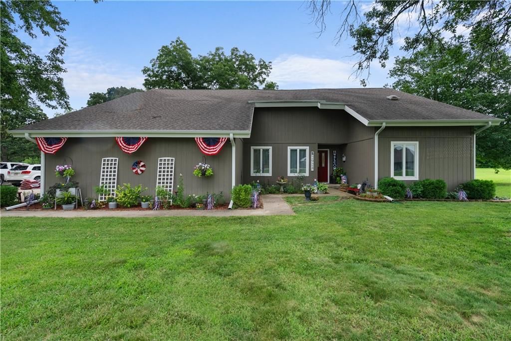 2924 Crown Drive — photo 3