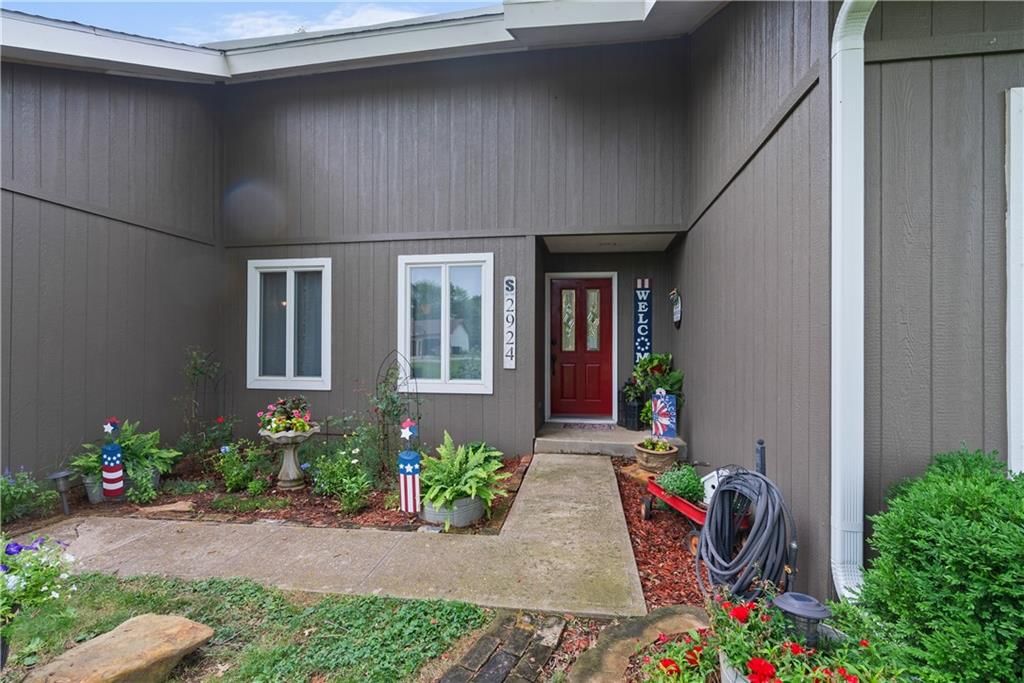 2924 Crown Drive — photo 6