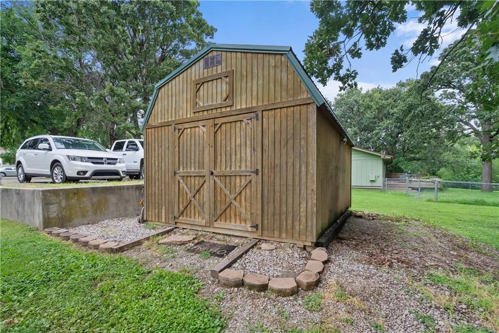 2924 Crown Drive — photo 56
