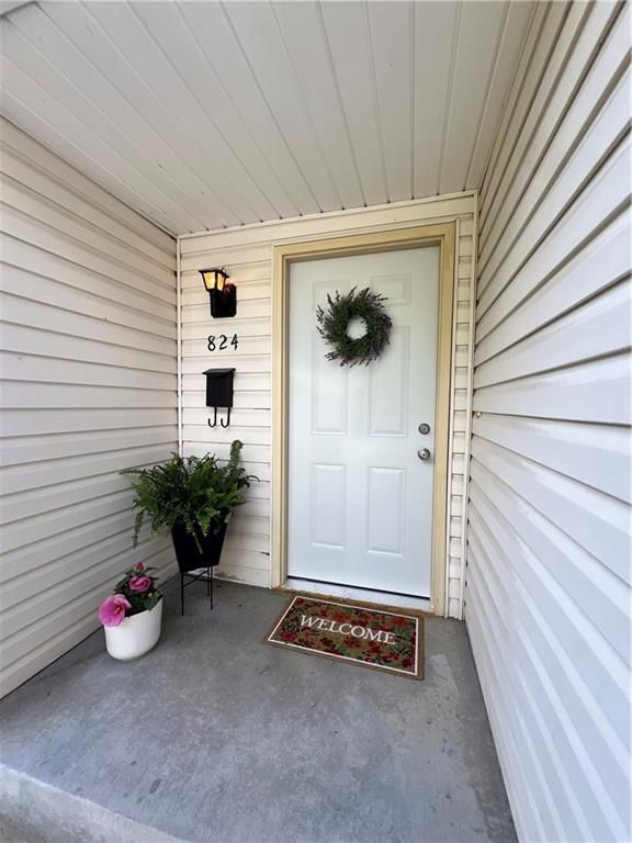 824 S MILLS Street — photo 2
