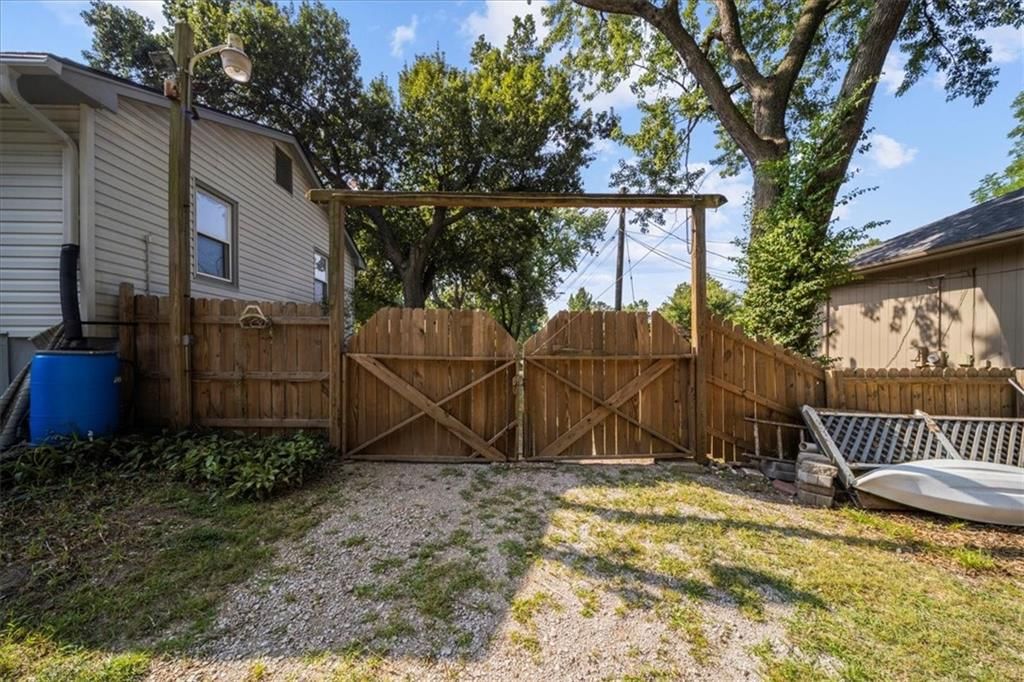 4600 NE 47th Terrace — photo 18